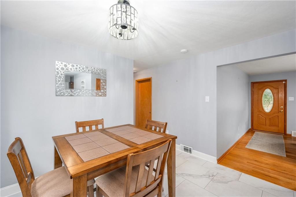 424 Brooks Road Wexford, PA 15090 - Photo 8 of 46 a dining room with a table and chairs