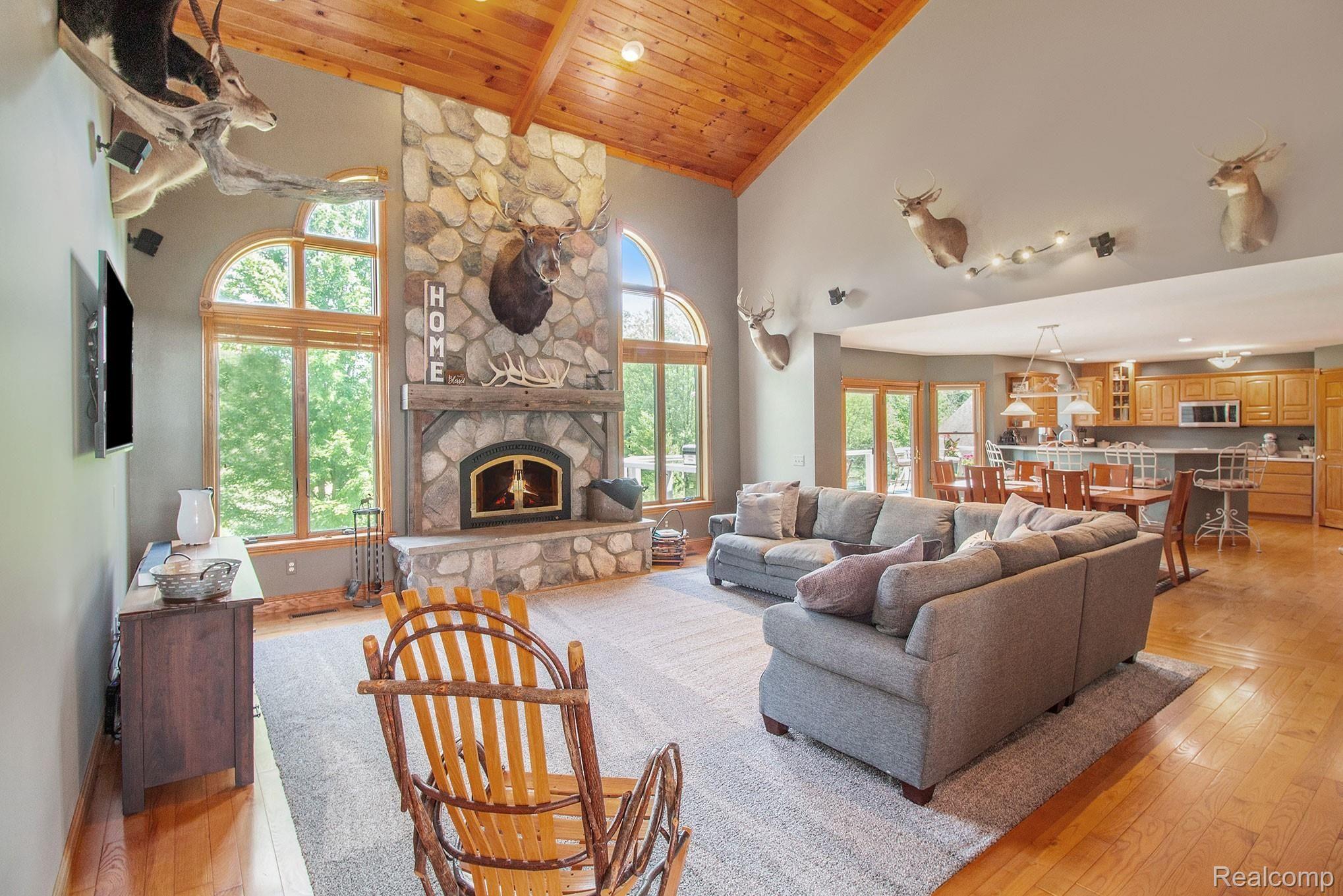 5717 Pingree Road Howell, MI 48843 - Photo 5 of 44 IMG_8980.jpg