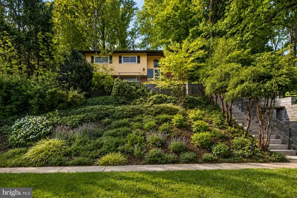 $650,000 | 7818 Glenister Drive, Springfield, VA 22152