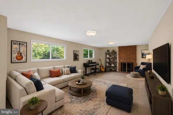 $650,000 | 7818 Glenister Drive, Springfield, VA 22152