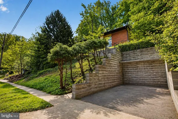 $650,000 | 7818 Glenister Drive, Springfield, VA 22152