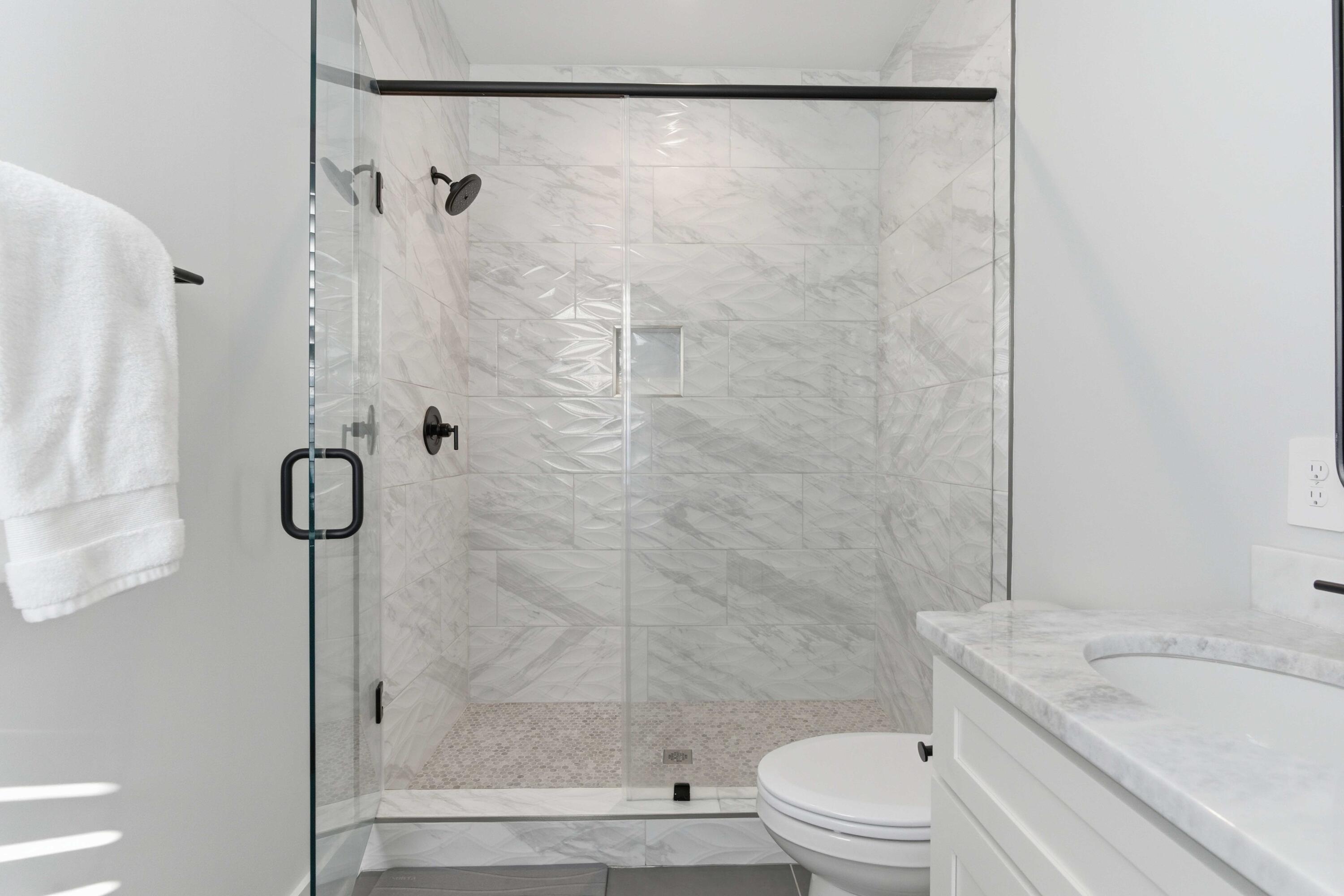 52 Aiken Street, Unit B Charleston, SC 29403 - Photo 17 of 26 primary bath