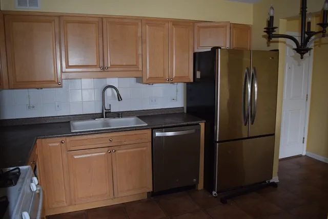 $197,600 | 6801 North Milwaukee Avenue, Unit 404, Niles, IL 60714