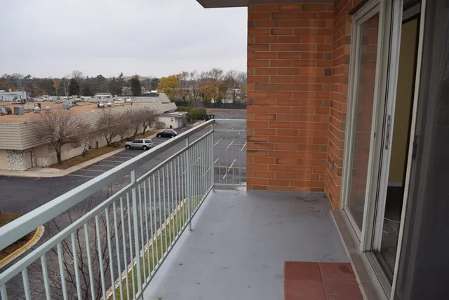 $197,600 | 6801 North Milwaukee Avenue, Unit 404, Niles, IL 60714