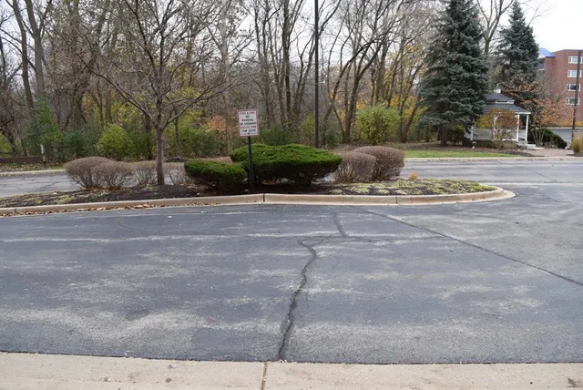 $197,600 | 6801 North Milwaukee Avenue, Unit 404, Niles, IL 60714