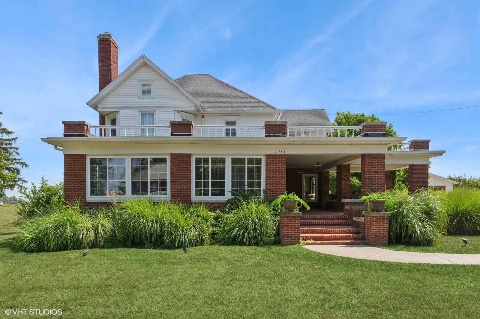 01_2611FridayRd_2001_Large