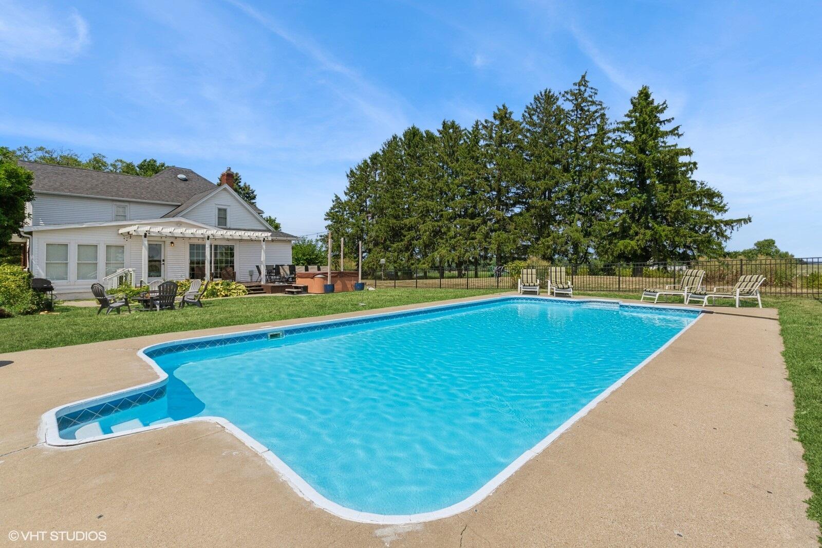 2611 Friday Road Coloma, MI 49038 - Photo 4 of 29 04_2611FridayRd_2006_Large