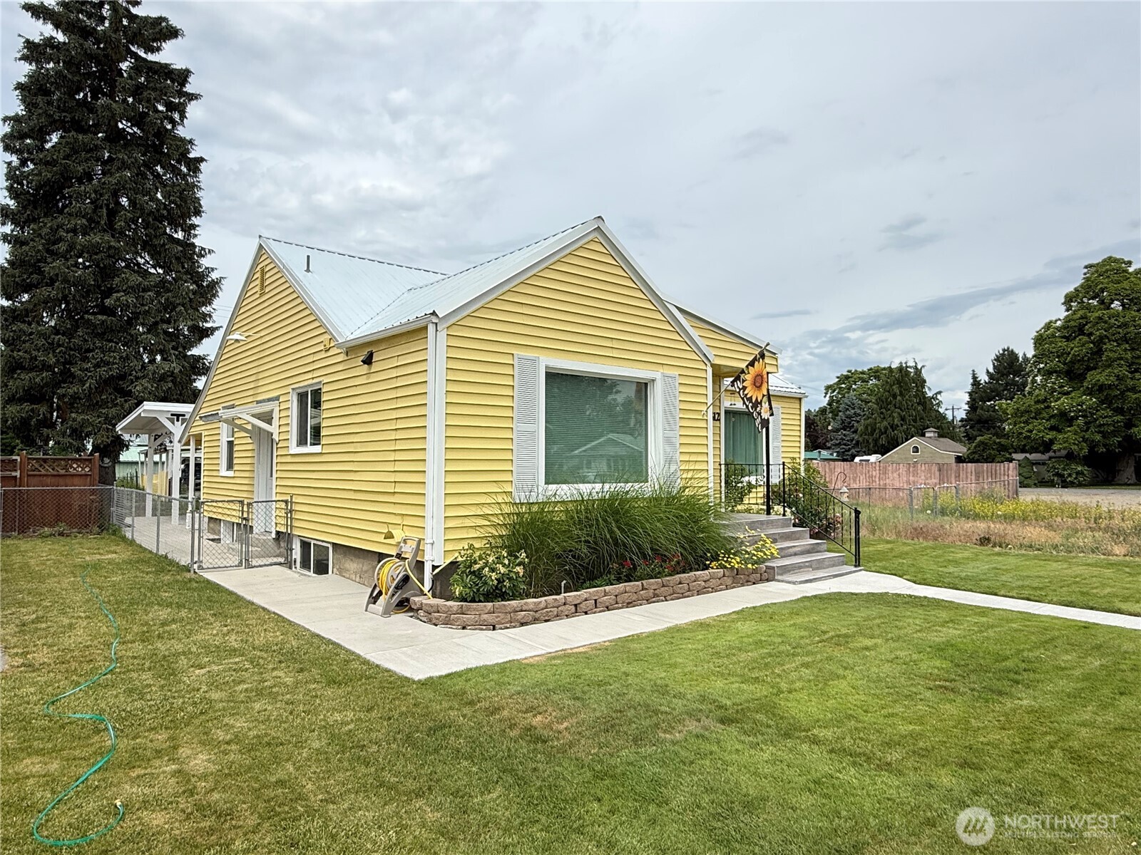 312 Ash Street South Omak, WA 98841 - Photo 3 of 38