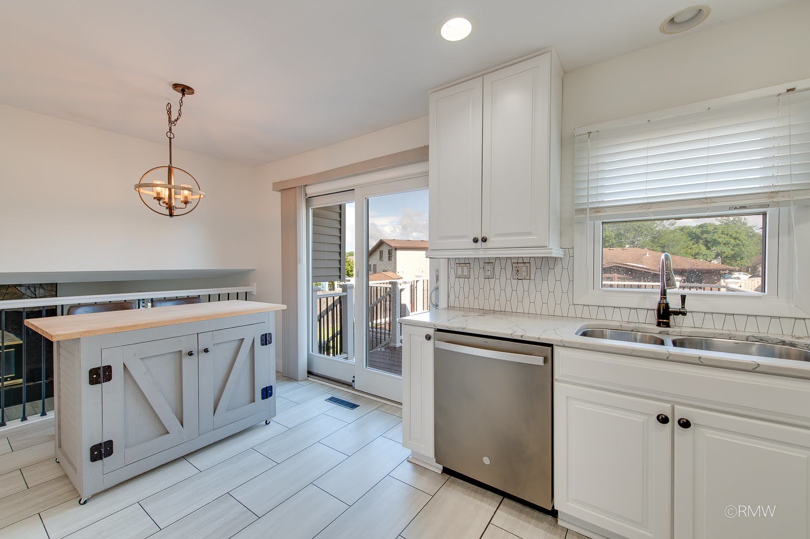 1233 Hickory Trail Addison, IL 60101 - Photo 11 of 36
