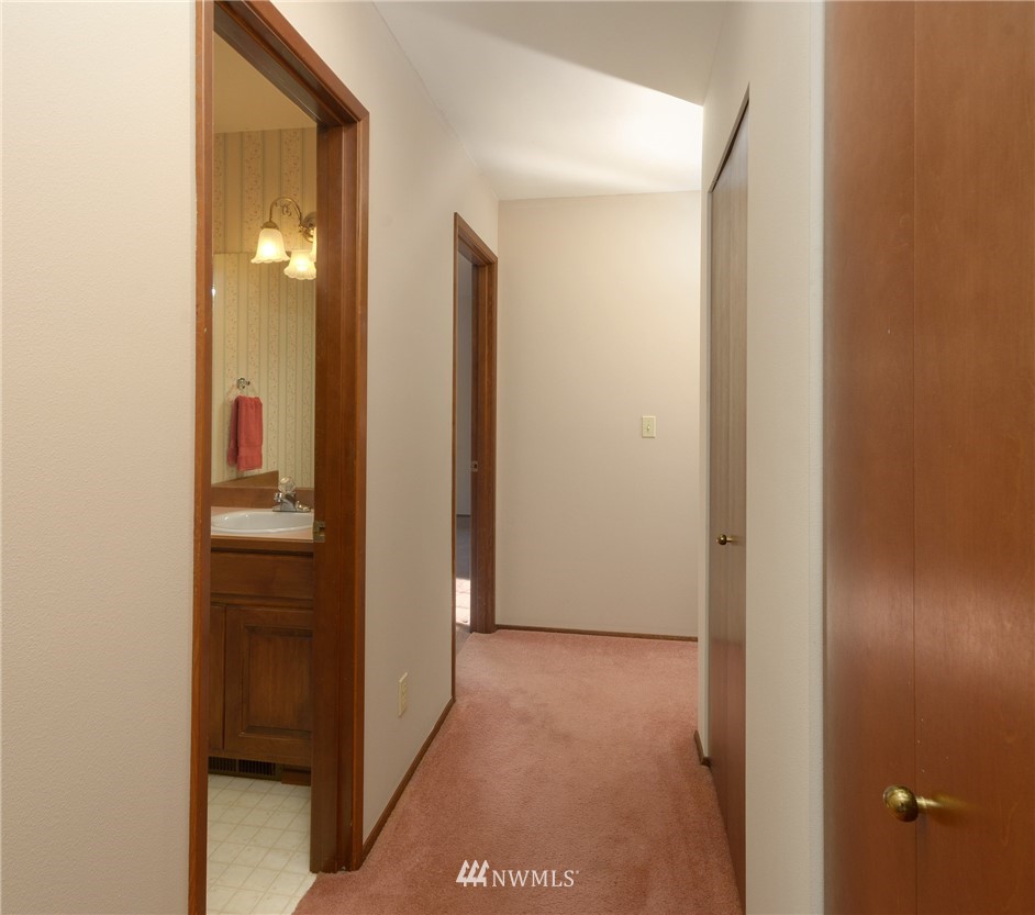 12686 Northeast Klabo Road Kingston, WA 98346 - Photo 13 of 25 Gallery Image 13