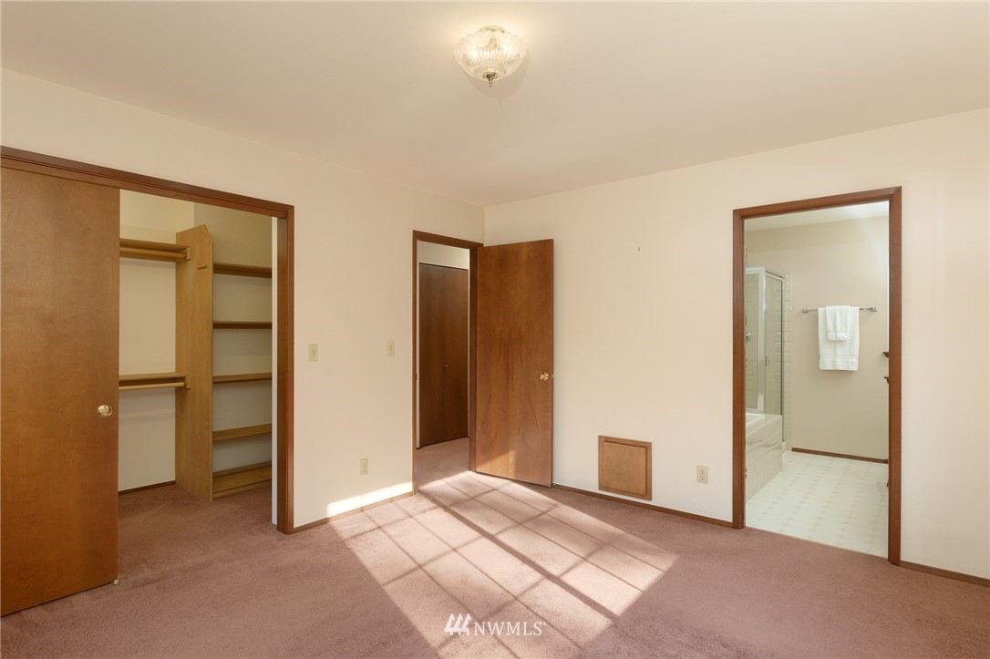 12686 Northeast Klabo Road Kingston, WA 98346 - Photo 16 of 25 Gallery Image 16