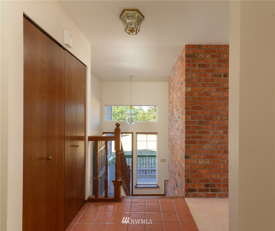 12686 Northeast Klabo Road Kingston, WA 98346 - Photo 4 of 25 Gallery Image 4
