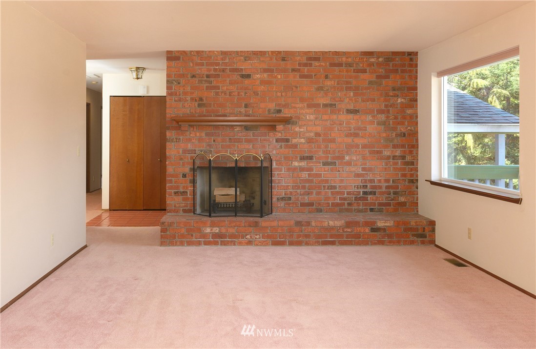12686 Northeast Klabo Road Kingston, WA 98346 - Photo 6 of 25 Gallery Image 6
