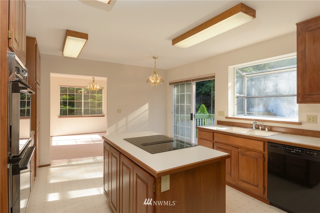 12686 Northeast Klabo Road Kingston, WA 98346 - Photo 10 of 25 Gallery Image 10