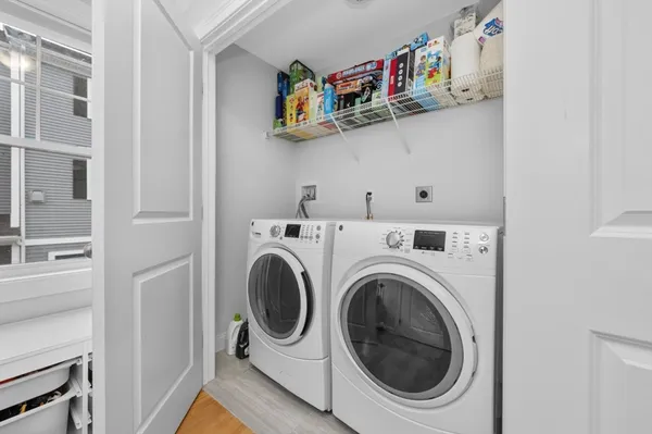 a close up view of a washer and dryer