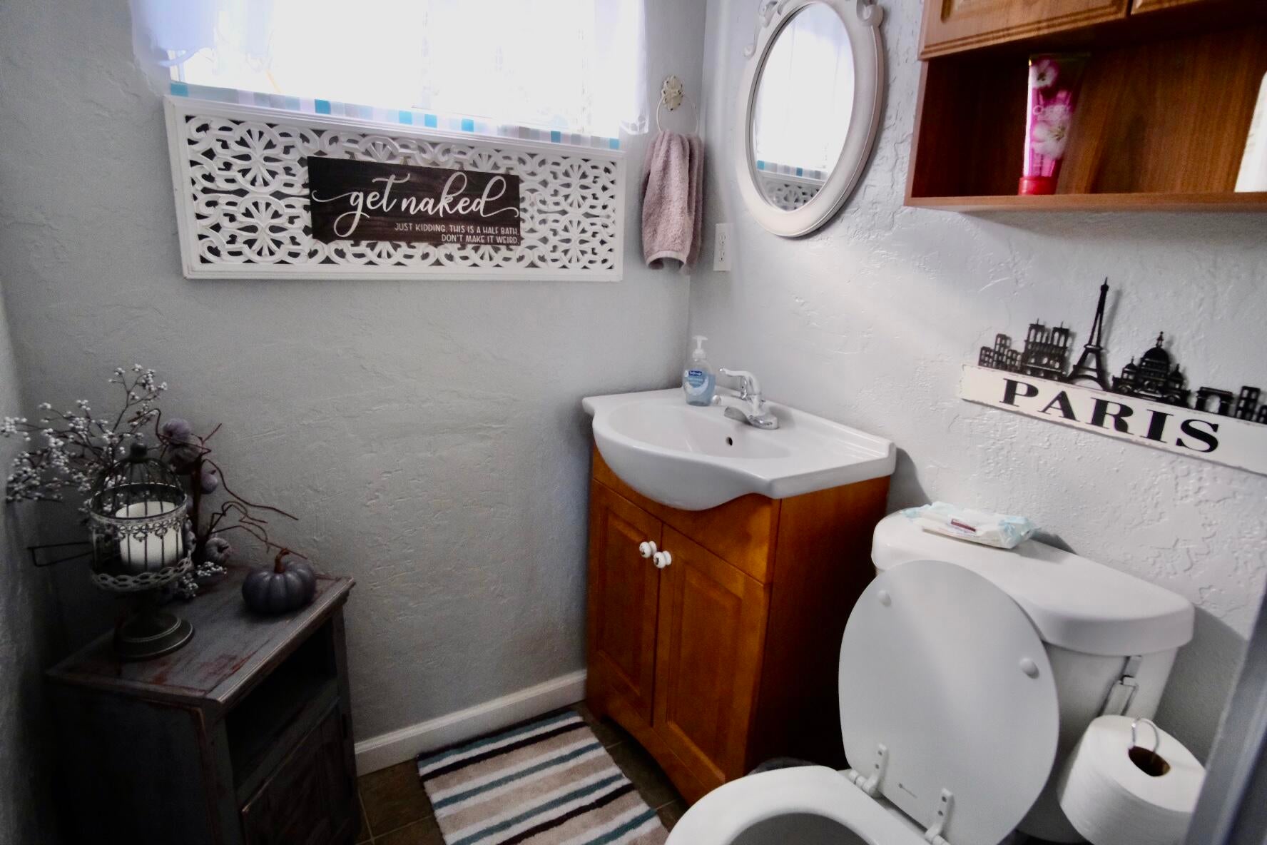 499 West Harbeck Road Grants Pass, OR 97527 - Photo 12 of 17 bathroom 2