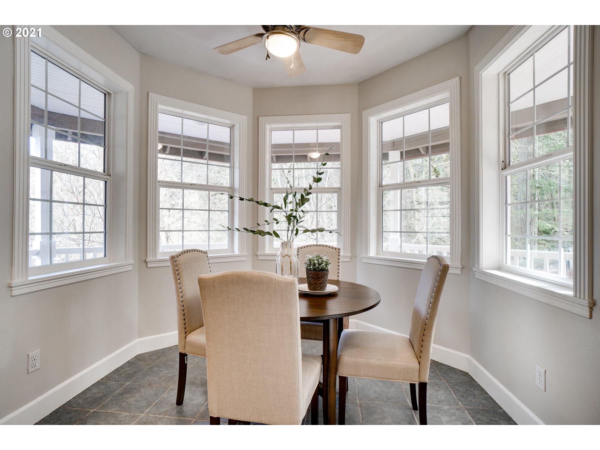 12790 Southwest Ridgefield Lane Tigard, OR 97223 - Photo 10 of 32 Gallery Image 10