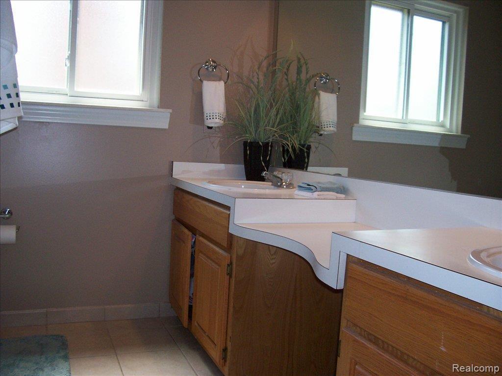 14247 Merriman Road Livonia, MI 48154 - Photo 14 of 19 BATH 2