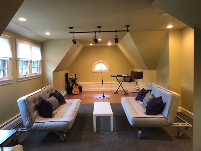 200 Oak Terrace Lake Bluff, IL 60044 - Photo 17 of 18 a living room with furniture and a lamp