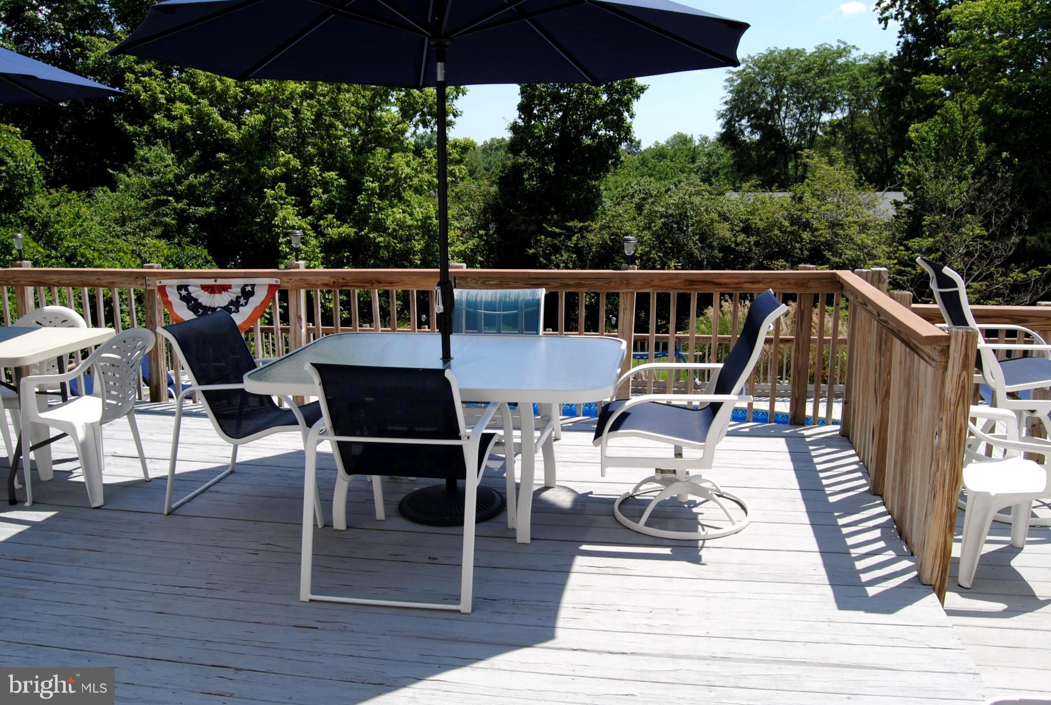 716 Meadowlark Road Norristown, PA 19403 - Photo 17 of 23 2-level Deck