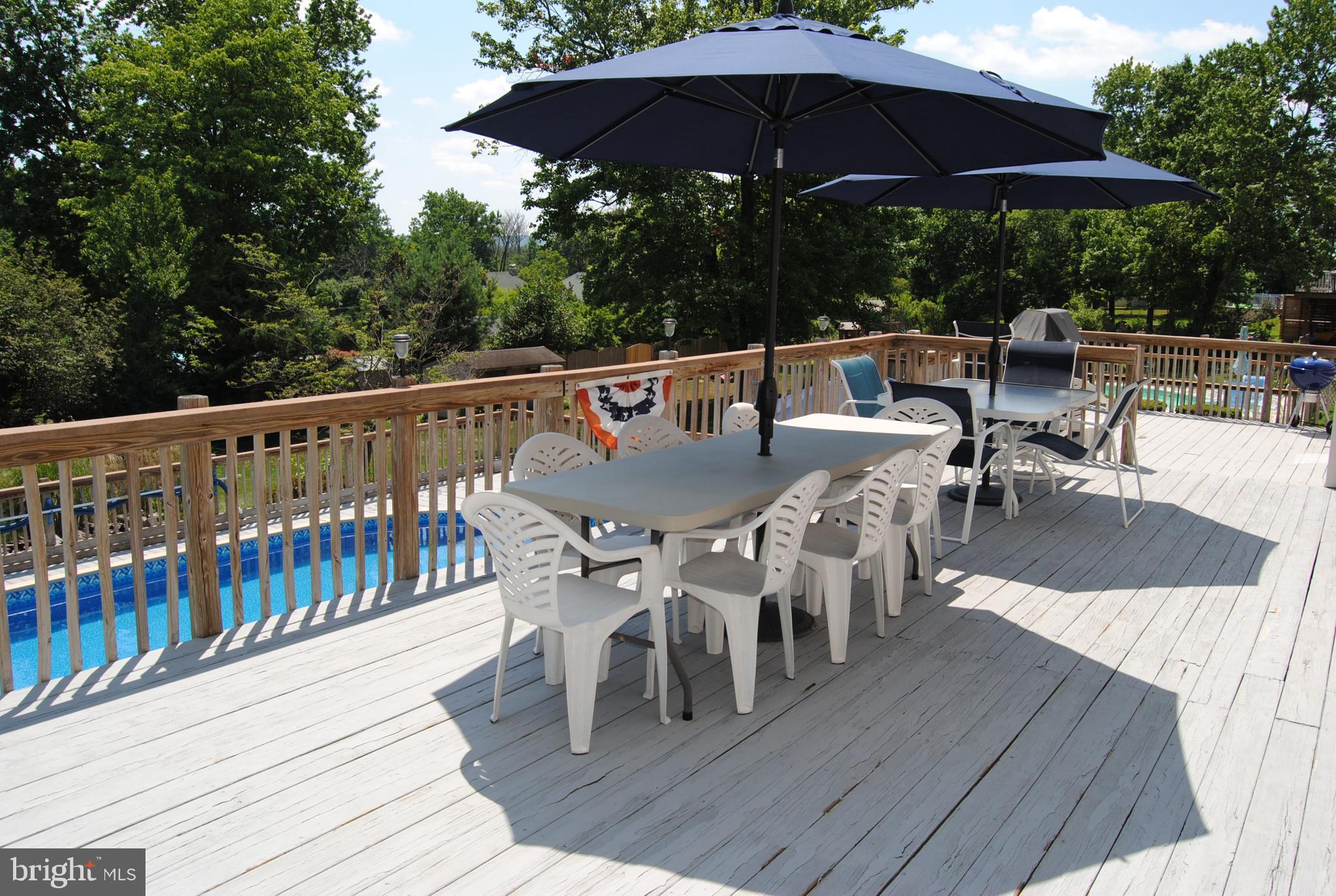 716 Meadowlark Road Norristown, PA 19403 - Photo 20 of 23 2-level deck overlooking the pool