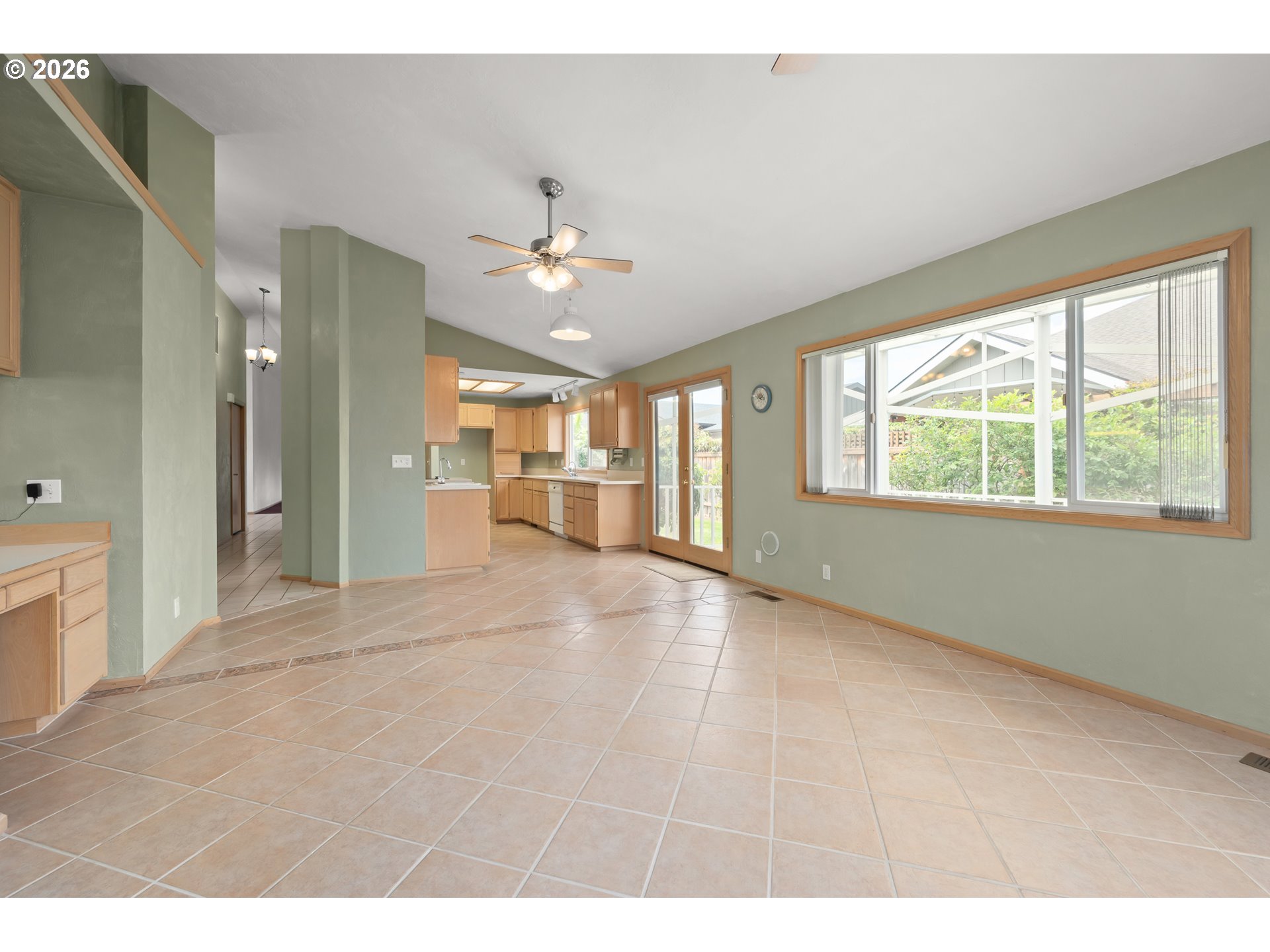 812 Marilyn Court Springfield, OR 97477 - Photo 14 of 48