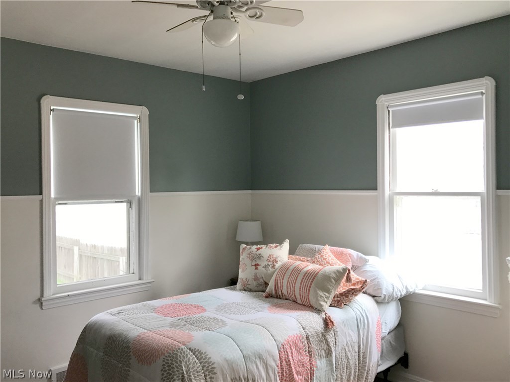 4153 Lambert Road Cleveland, OH 44121 - Photo 15 of 30