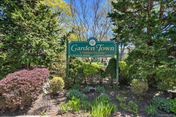 $209,000 | 1195 East Broadway, Unit L23, Hewlett, NY 11557