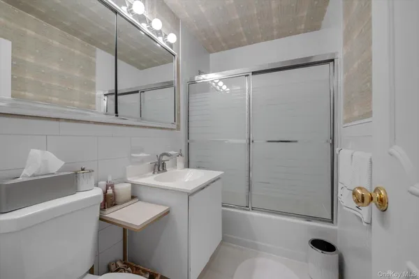 $209,000 | 1195 East Broadway, Unit L23, Hewlett, NY 11557