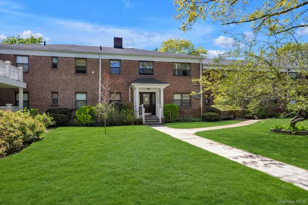 $209,000 | 1195 East Broadway, Unit L23, Hewlett, NY 11557