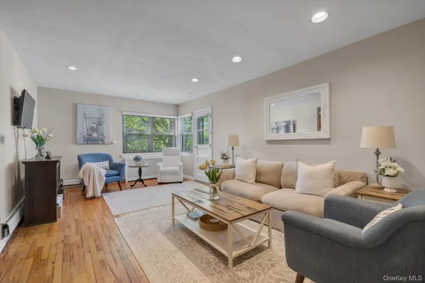 $209,000 | 1195 East Broadway, Unit L23, Hewlett, NY 11557