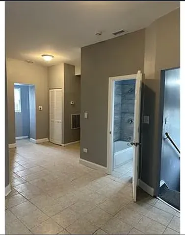 $2,600 | 6444 South Eberhart Avenue, Unit 1, Chicago, IL 60637