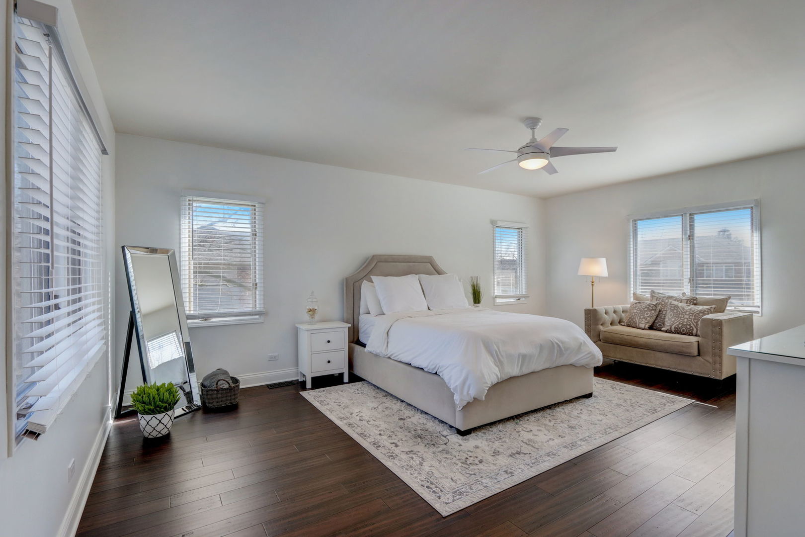 801 Elmdale Road Glenview, IL 60025 - Photo 34 of 48 a spacious bedroom with a bed and a couch