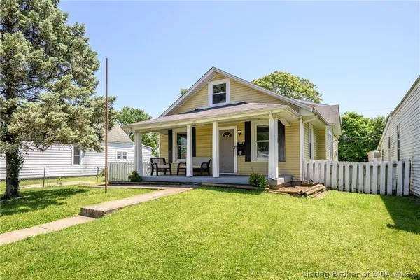 $185,000 | 2112 East Market Street, New Albany, IN 47150
