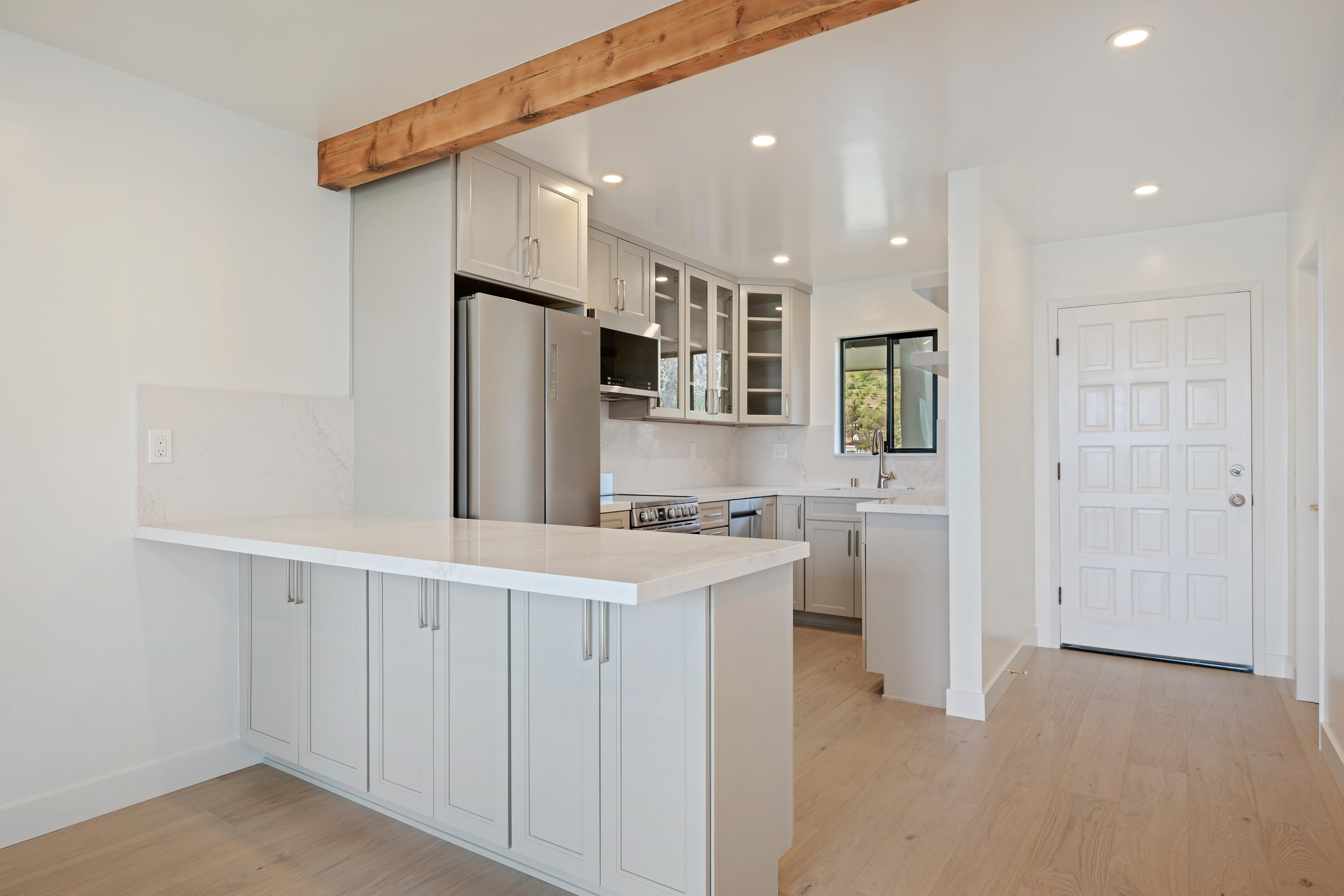 3375 Foothill Road, Unit 1132 Carpinteria, CA 93013 - Photo 4 of 27 05-Kitchen