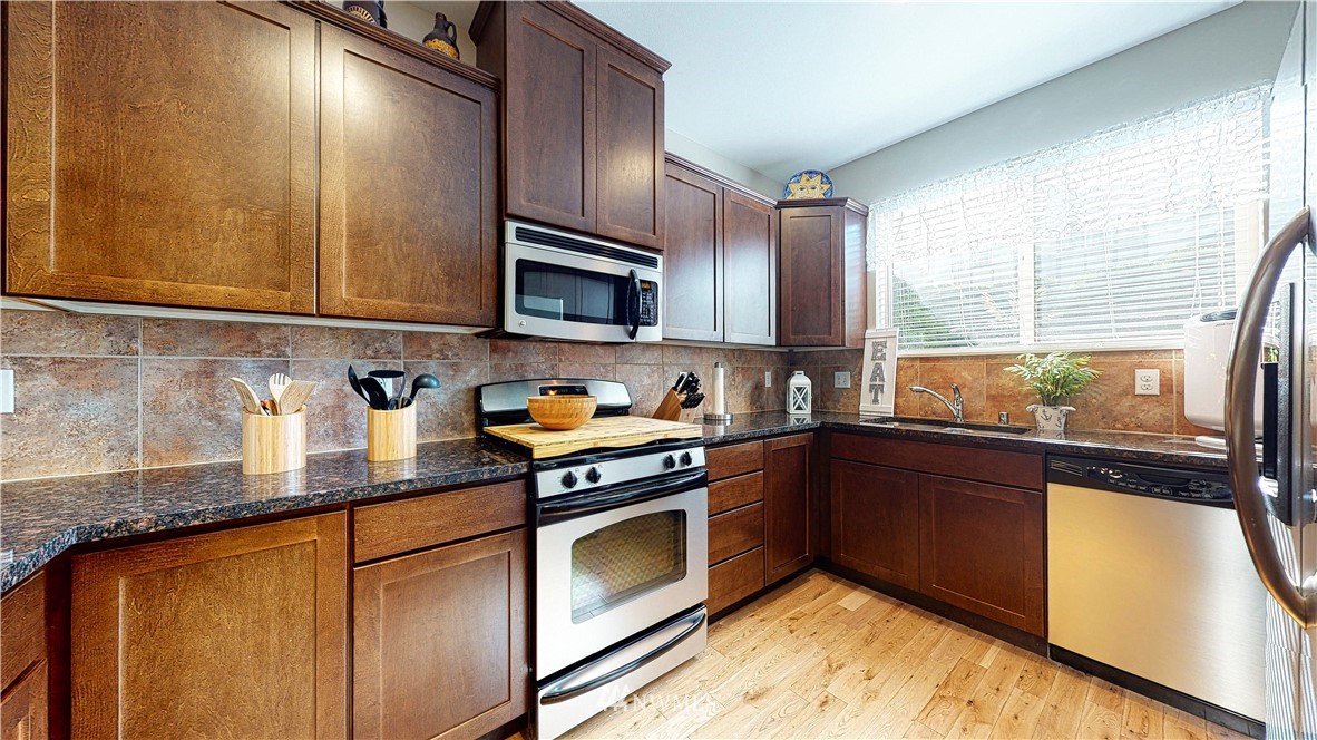 16512 2nd Park Southeast Bothell, WA 98012 - Photo 5 of 20 Gallery Image 5