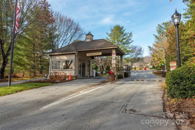 $639,000 | 10 Chestnut Ridge Road, Mills River, NC 28759