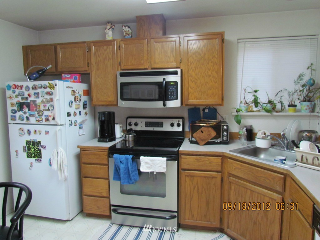 833 Southwest Sunset Boulevard, Unit C12 Renton, WA 98057 - Photo 4 of 13