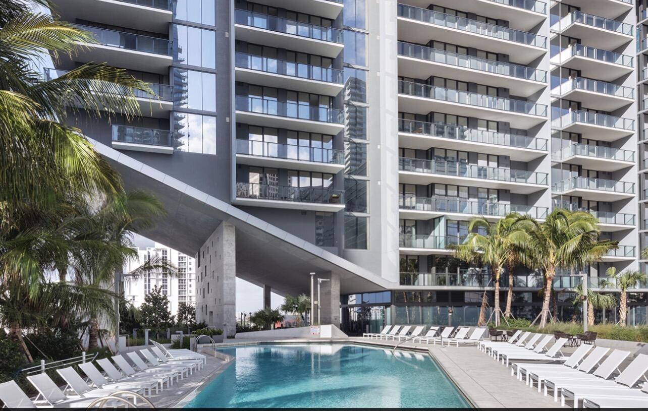 88 Southwest 7th Street, Unit 1006 Miami, FL 33130 - Photo 4 of 12 pool rise