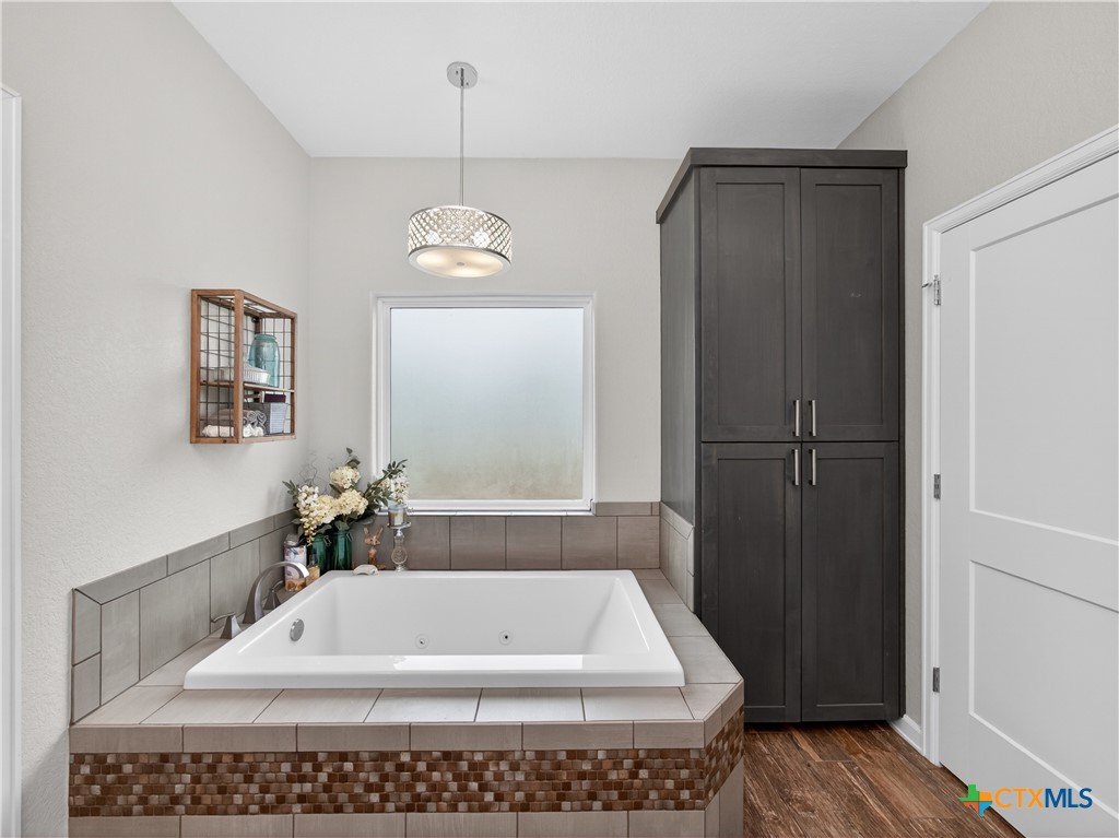 494 Flash Circle Luling, TX 78648 - Photo 17 of 44 a bathroom with a bathtub and a sink