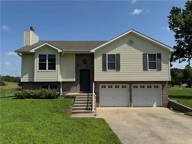 $314,900 | 103 Southwest 95 Road, Warrensburg, MO 64093