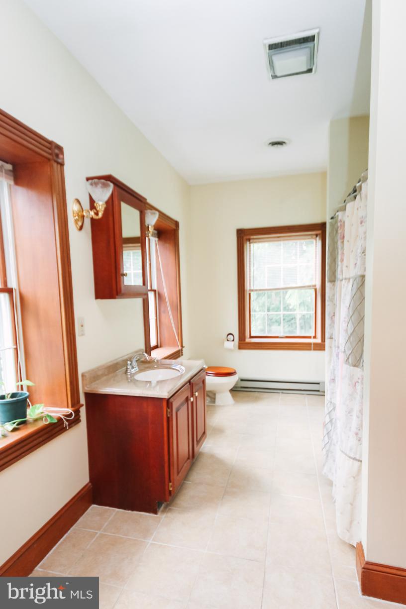 2943 Stone Road Westminster, MD 21158 - Photo 26 of 30 Main Bath with shower tub combo