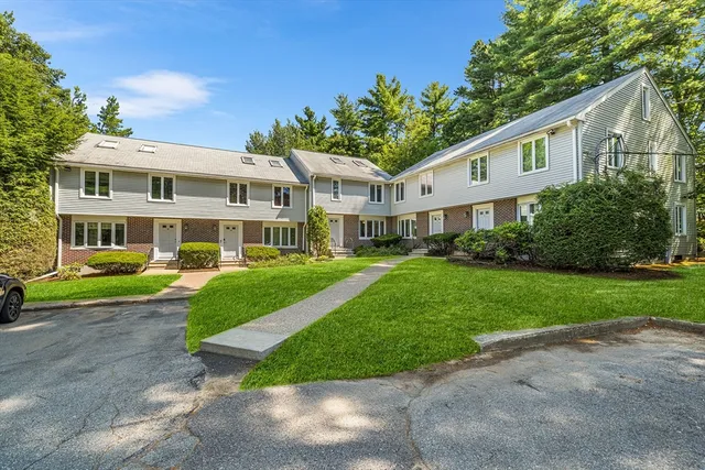 $419,900 | 11 Hilltop Lane, Unit 11, Easton, MA 02375