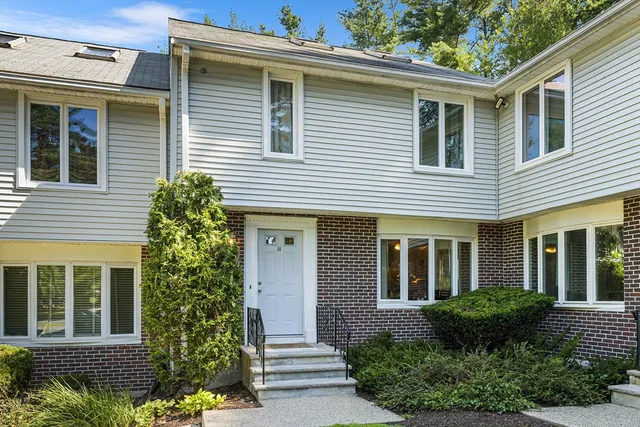 $419,900 | 11 Hilltop Lane, Unit 11, Easton, MA 02375