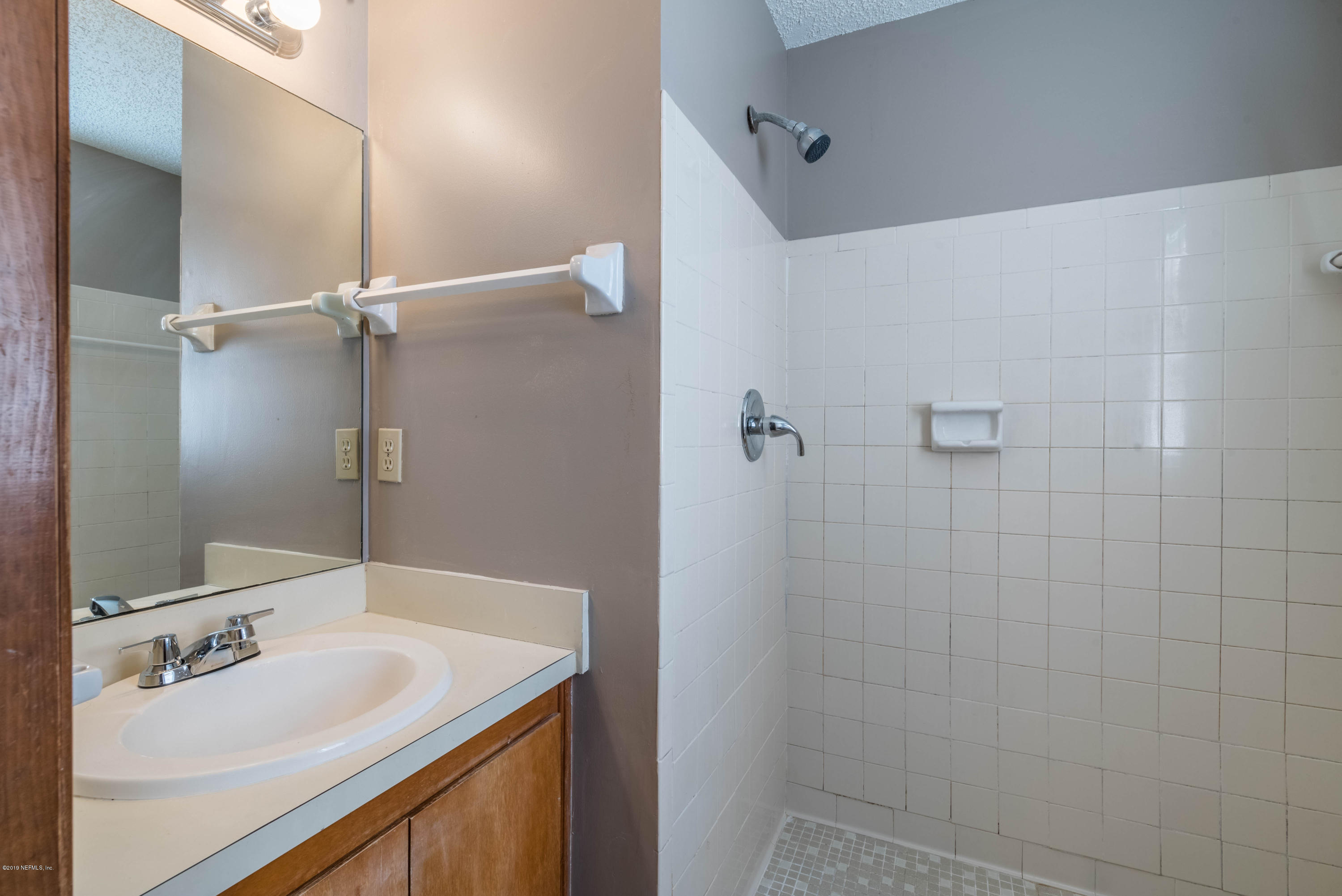 2520 Spring Lake Road West Jacksonville, FL 32210 - Photo 14 of 24 Owner's Bath