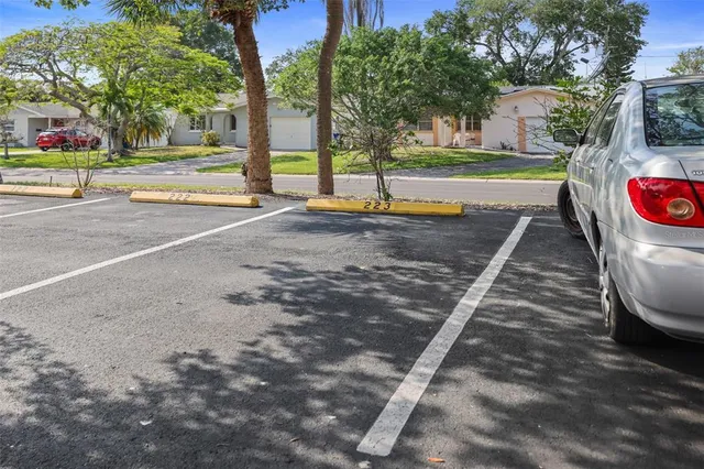 $130,000 | 1860 Massachusetts Avenue Northeast, Unit 223, St. Petersburg, FL 33703