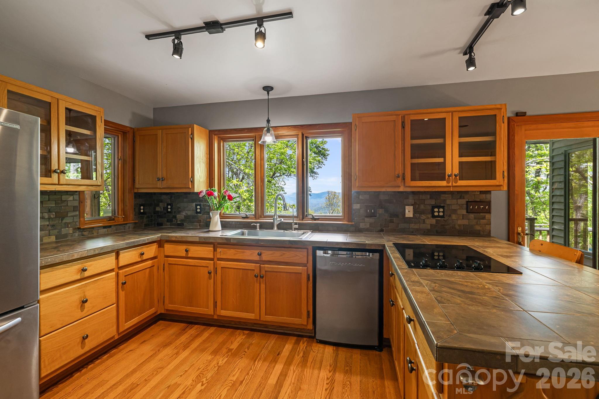 24 Smokey Road Asheville, NC 28803 - Photo 17 of 48 Gallery Image 17
