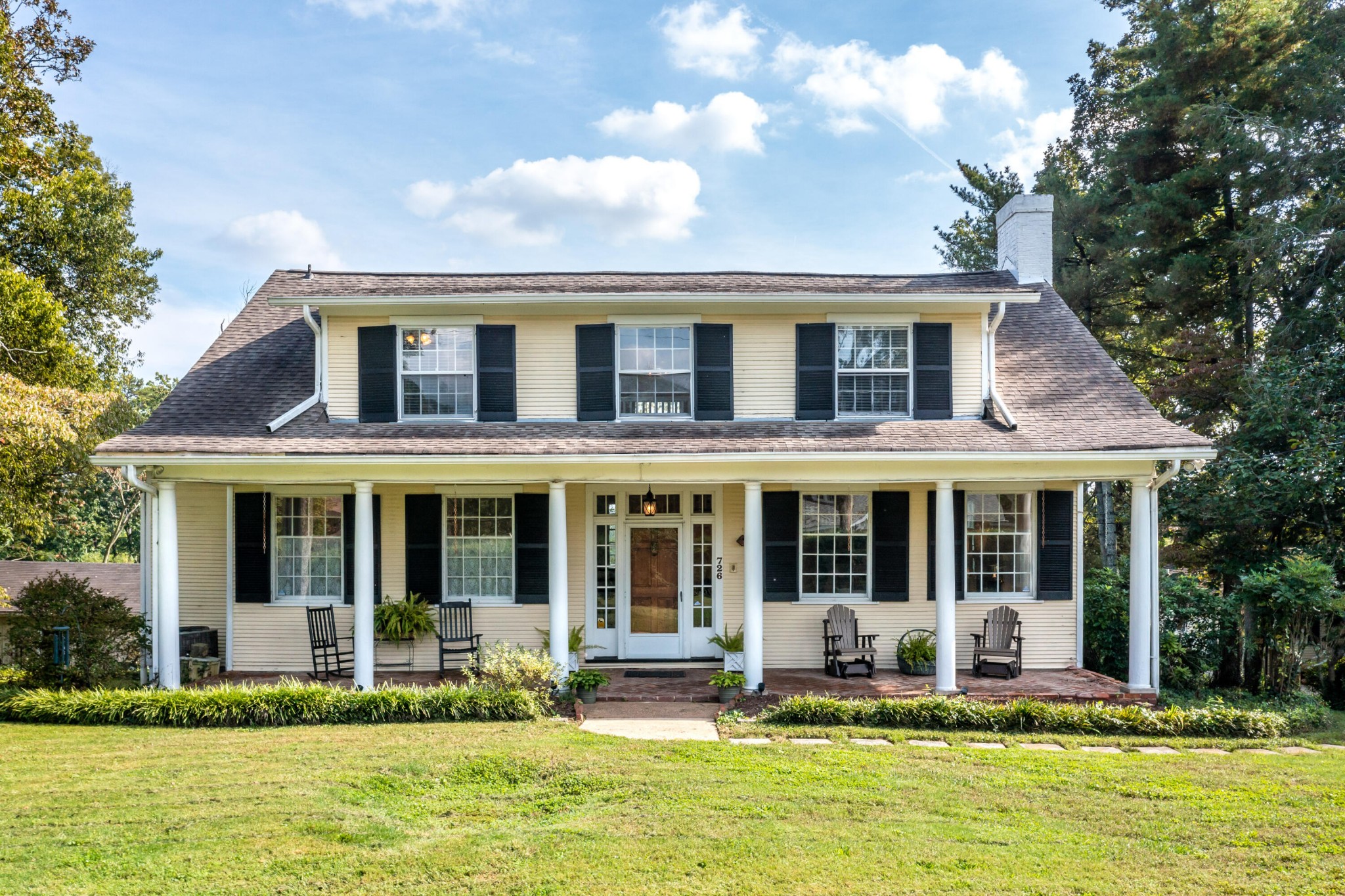724726 Dallas Road Chattanooga, TN 37405 - Photo 1 of 46