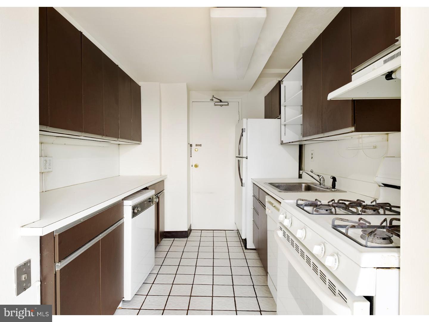 1810 Rittenhouse Square, Unit 811 Philadelphia, PA 19103 - Photo 5 of 17