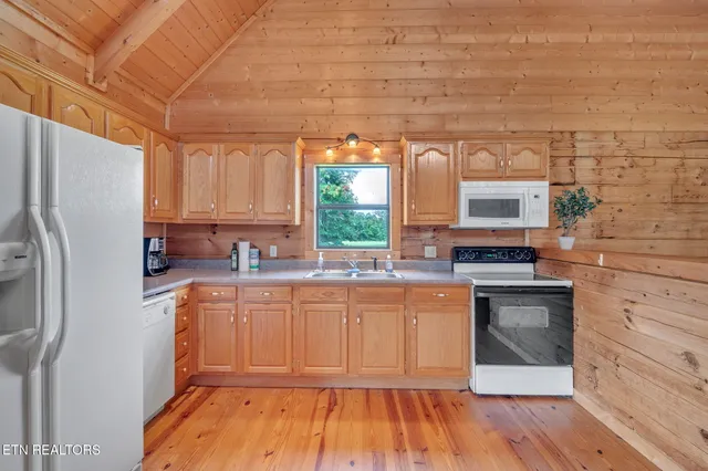 $325,000 | 319 Four Mile Creek Road, Deer Lodge, TN 37726